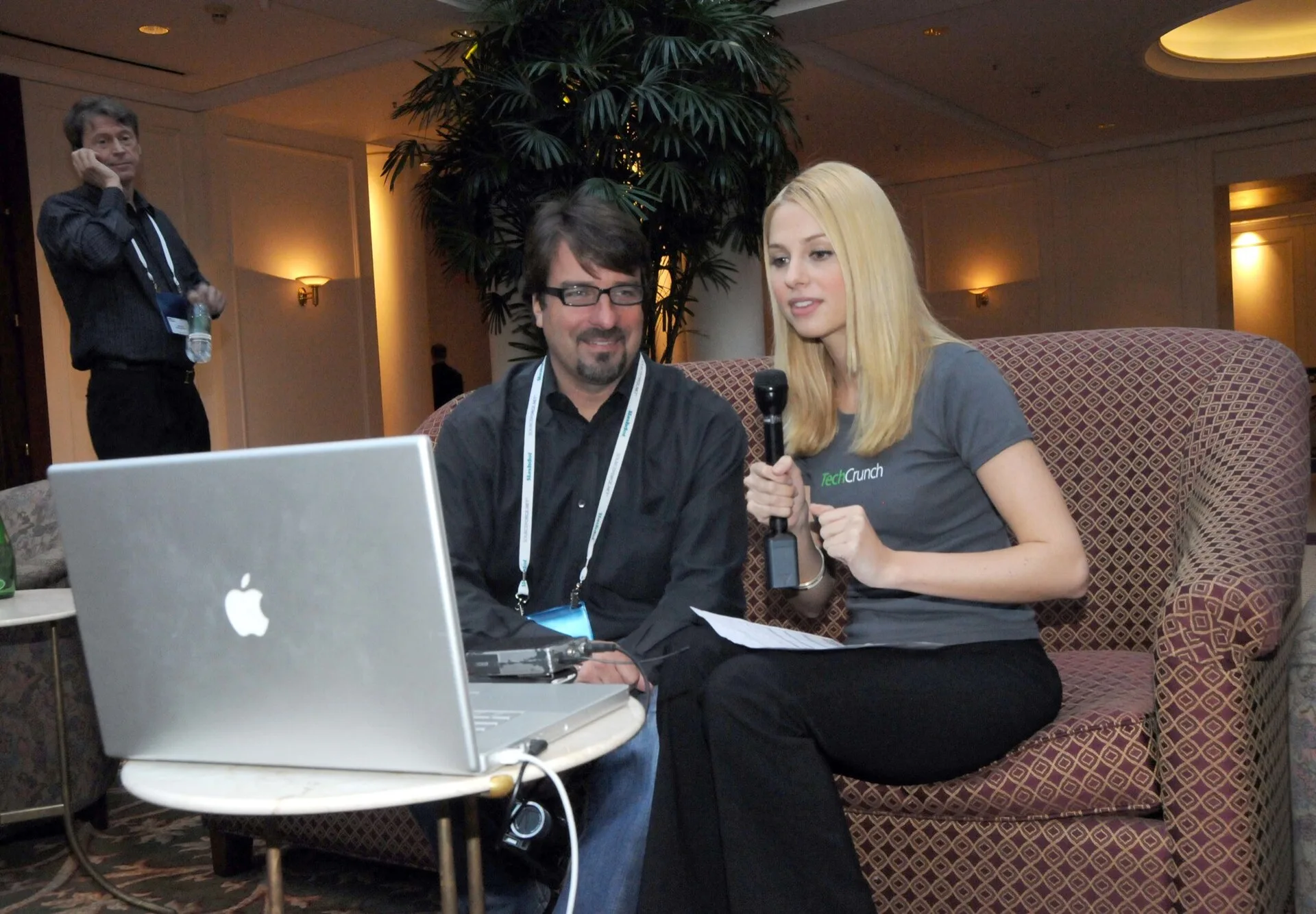 Sarah Austin interviews John Furrier on her pop17.com Webcast.