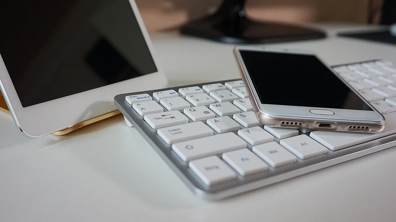 smartphone, tablet, keyboard, touch screen, ipad, mobile, cellular technology