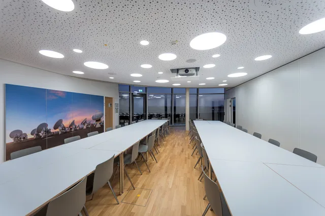 The ESO Supernova Visitor Centre & Planetarium 's Seminar Room is shown in this image. With a rooftop location atop the Supernova, the Seminar Room is a perfect venue for business meetings, workshops, conferences, press events, seminars, etc. As seen in this image, the room can be split in half to f. What happens during a web design agency discovery process?
